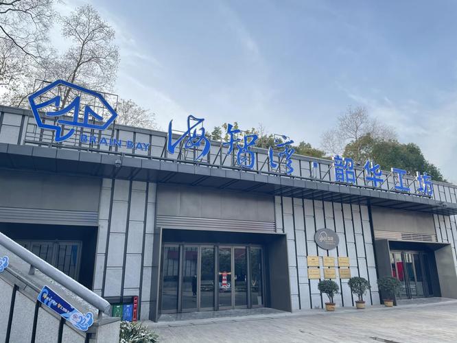 刘飞,公司经营范围包括:许可项目:互联网信息服务(依法须经